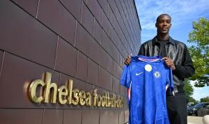 内部调动！官方：切尔西签下斯特拉斯堡前锋埃梅加，明夏正式加盟