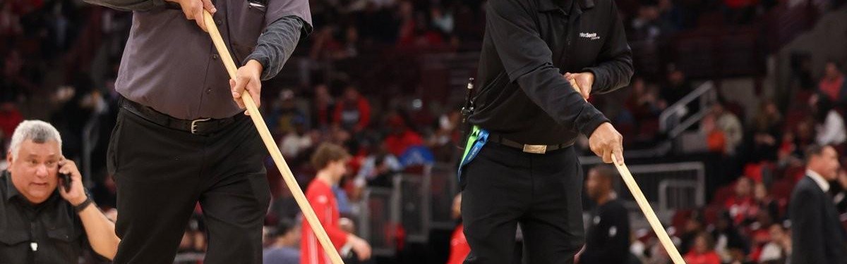 苦等2小时，官方：公牛主场对热火一战因球场出现水渍而延期